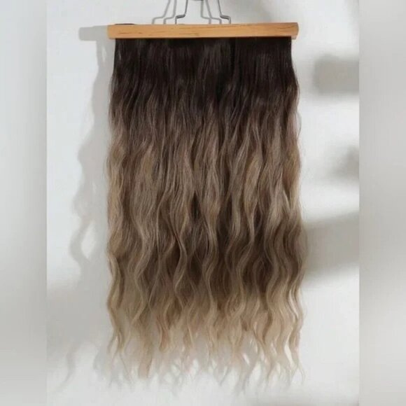 Clip in hair extensions - Picture 5 of 9